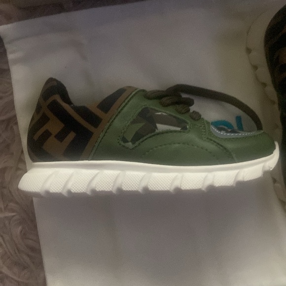 FENDI - Picture 2 of 4